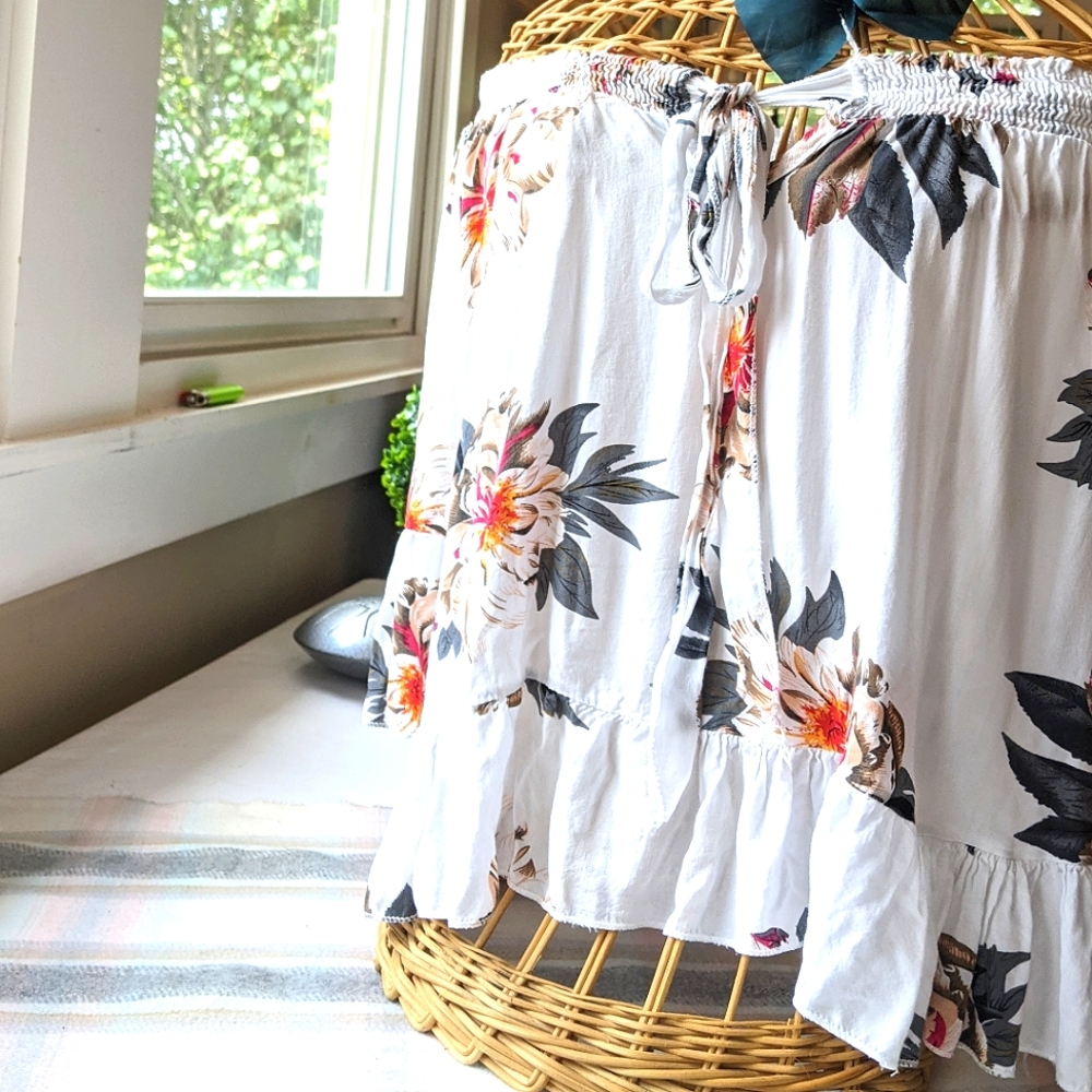 Floral off-the-shoulders blouse